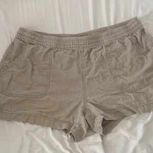 Time and Tru Women's Beige Cargo Shorts